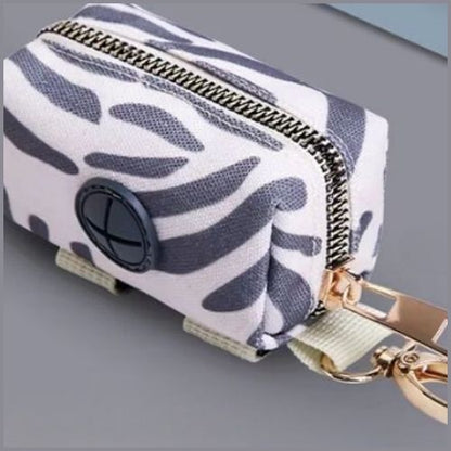 Distributeur-sac-a-crotte-tissu-resistant-double-fixation_simple