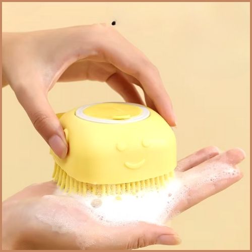 brosse-pour-chien-poil-court-en-silicone-pour-bain-jaune