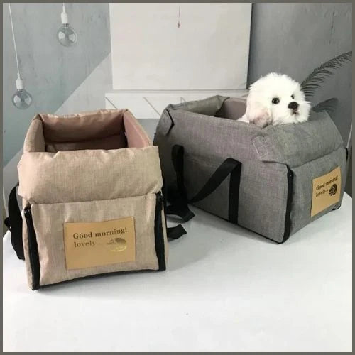 transport-chien-voiture-entre-les-sièges-avant-bichon